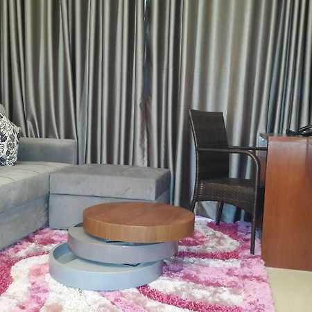 Coventina Lake Suites Dhaka Exteriör bild