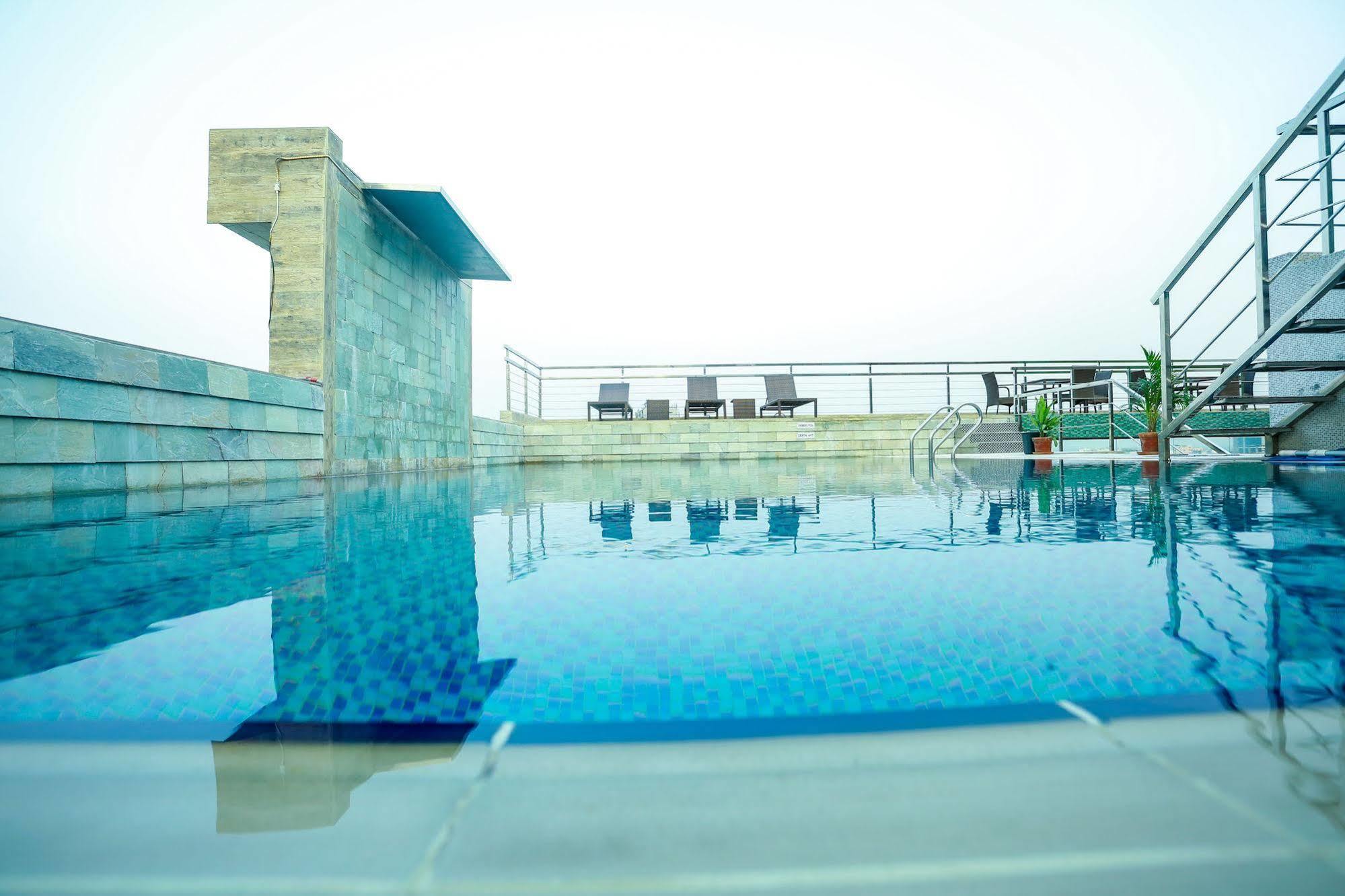 Coventina Lake Suites Dhaka Exteriör bild